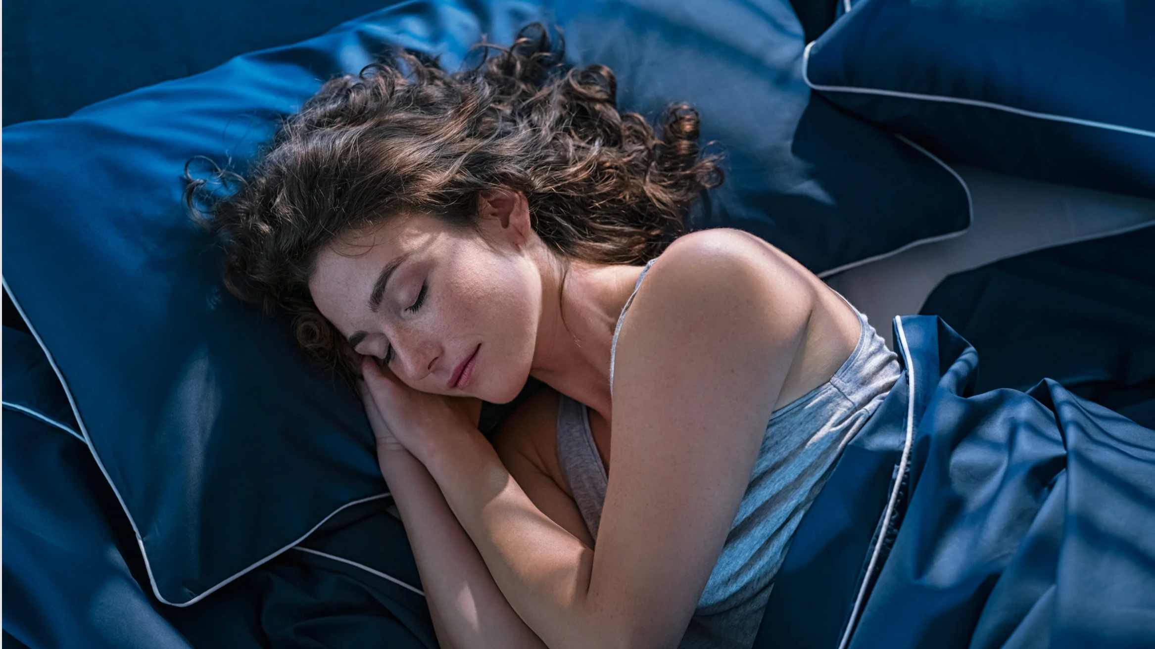 Choosing the Right Fabric for Sleepwear: How It Impacts Your Sleep Quality